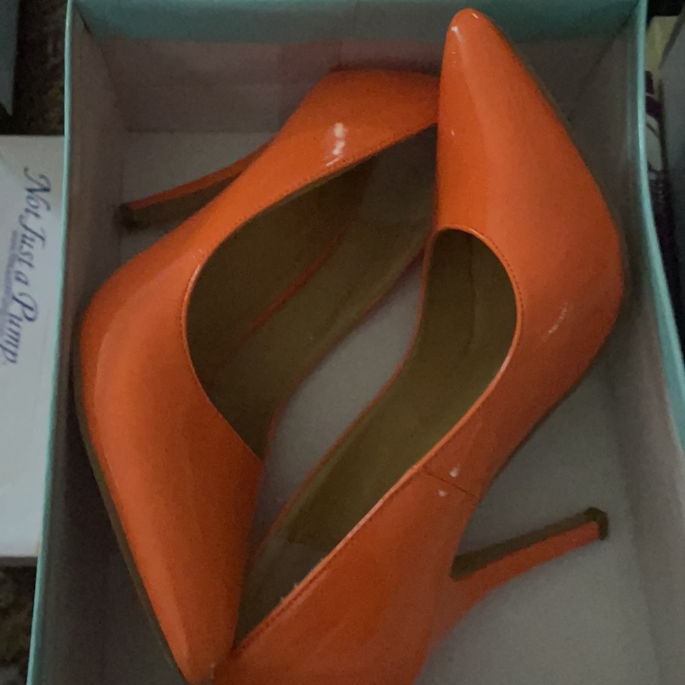Heels - Picture 2 of 2